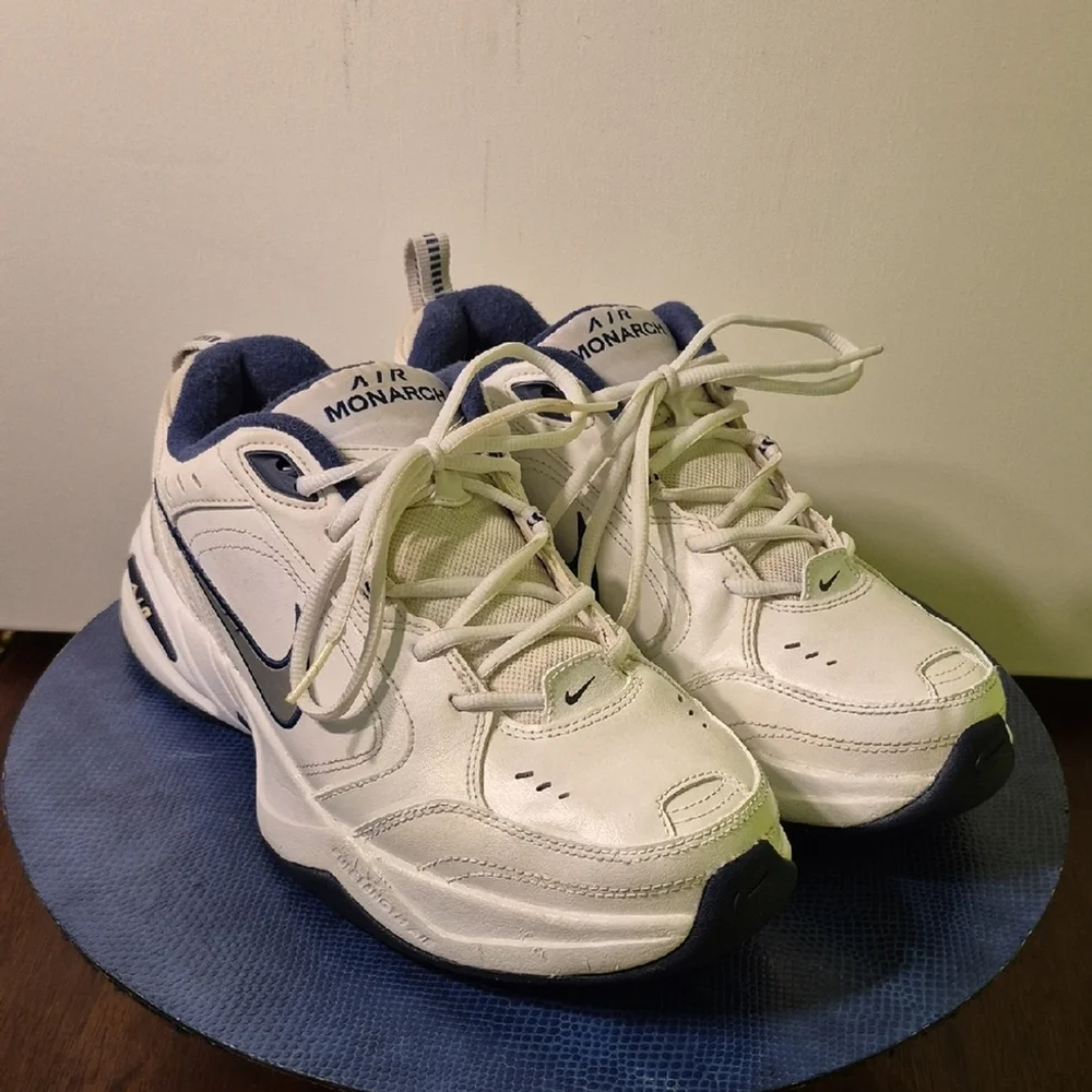 Nike cushioned monarch